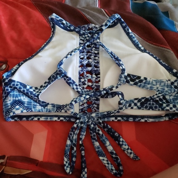 Too small - Picture 2 of 3